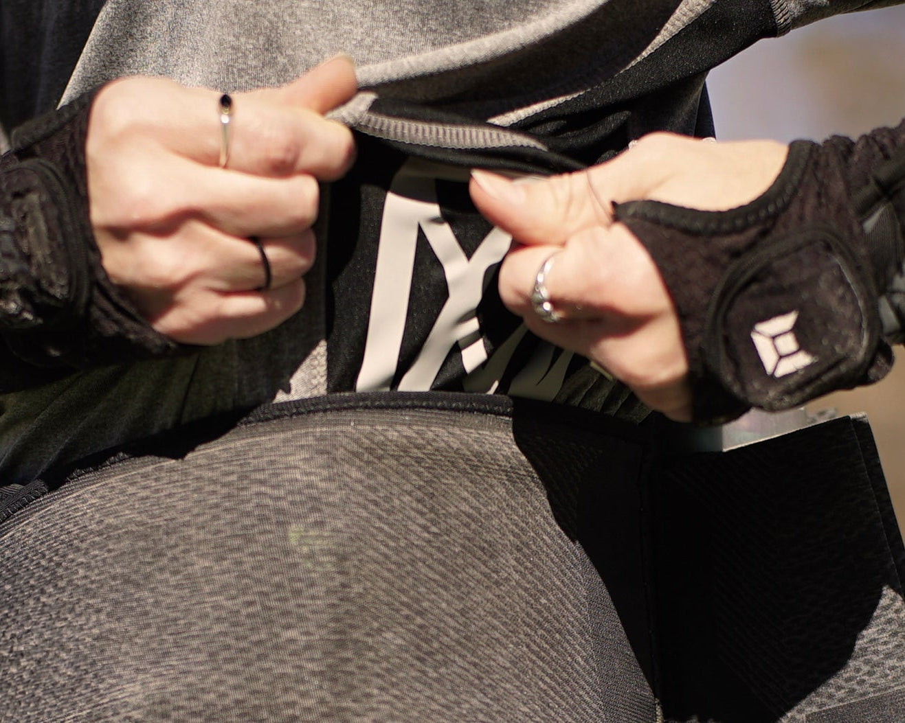 Showing grip of side panels